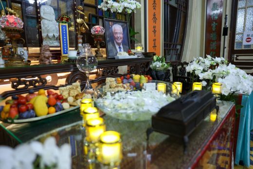 東蓮覺苑在香港舉行何鴻毅老先生追思讚頌普佛 緬懷慈善大德弘法精神